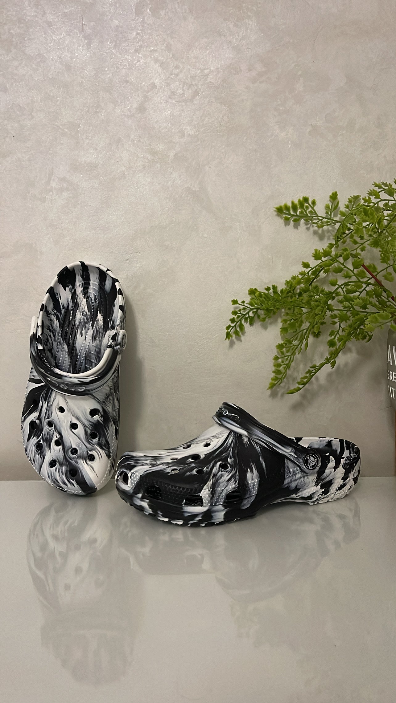 Classic clog marbled noir
